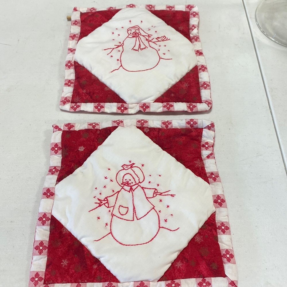 EMBOLDENED AND QUILTED SNOWMAN WALL HANGINGS